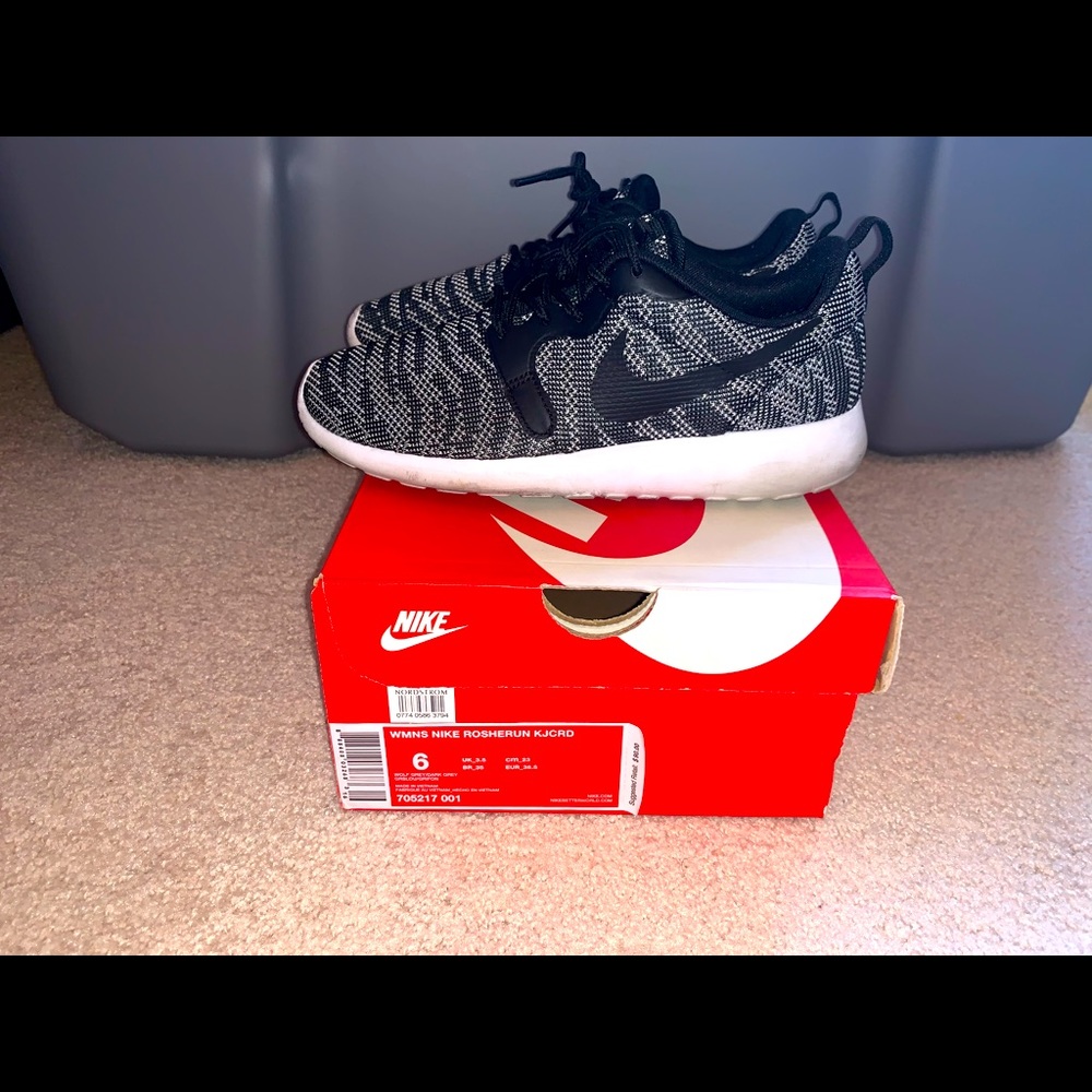 Nike Jacquard Roshe run athletic sneaker running shoe